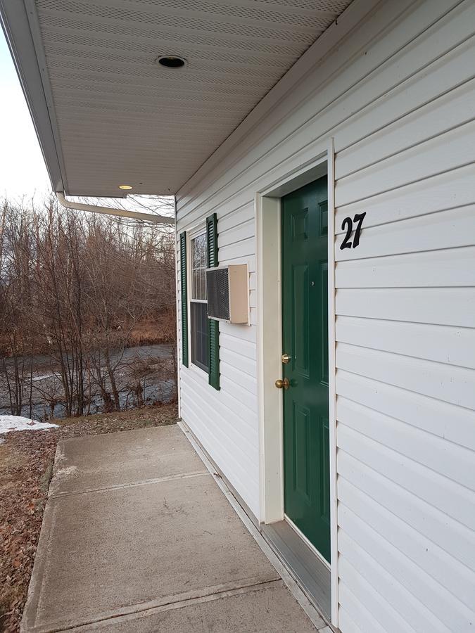 Covered Bridge Inn & Suites Sussex Exterior photo