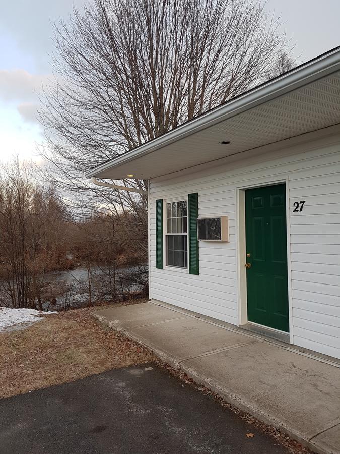 Covered Bridge Inn & Suites Sussex Exterior photo