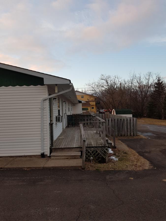 Covered Bridge Inn & Suites Sussex Exterior photo